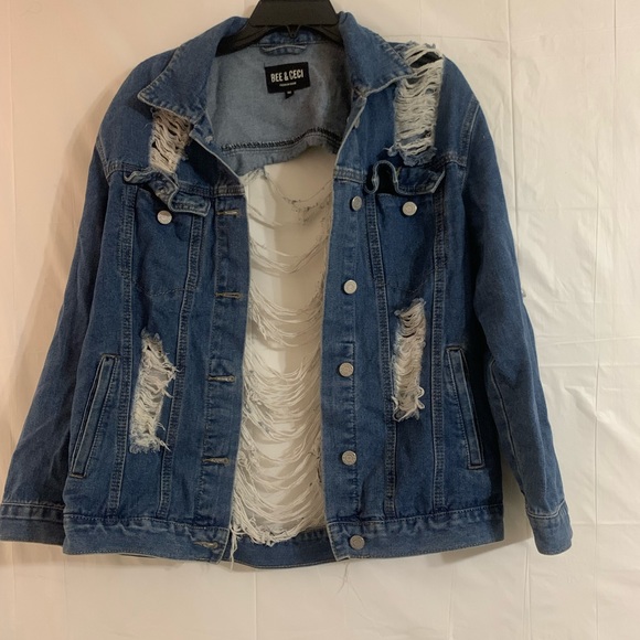 BEE & CECI Distressed Denim/Jean’s Jacket.Enjoy the summer with this nice jacket - Picture 3 of 6